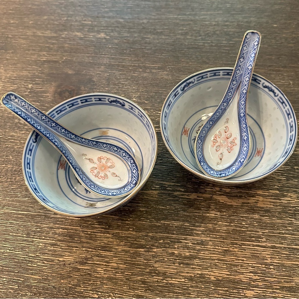 4pc Set Vintage Chinese Porcelain Painted Blue Wht Red Rice Grain Bowls w/ Spoon